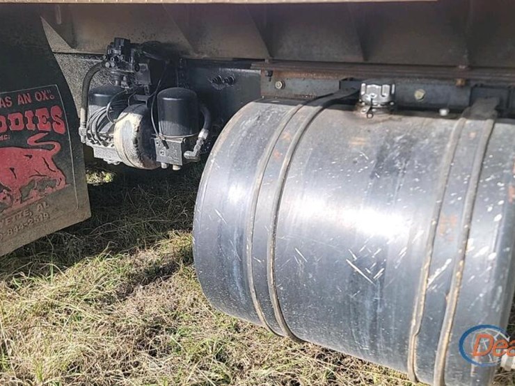 2016-peterbilt-579-image-7