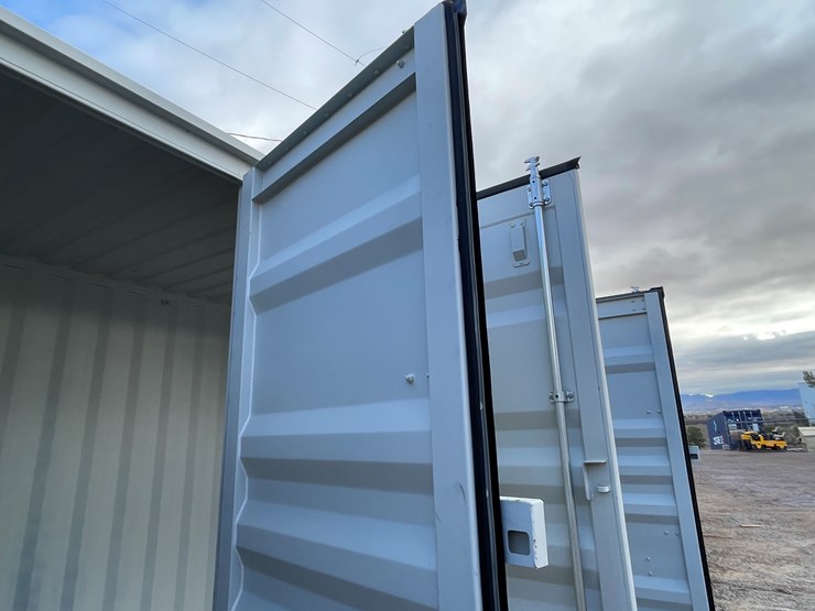 #200d-•-40'-container-image-33