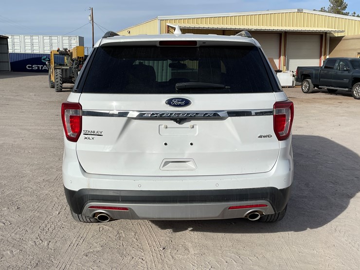 2017-ford-explorer-image-6