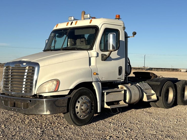 2009-freightliner-cascadia-125-image-1