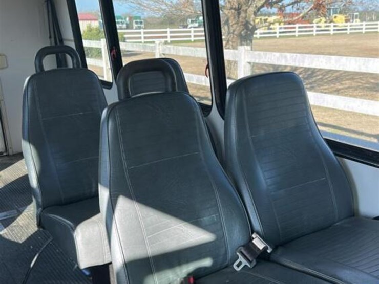 2005-ford-e350-image-14