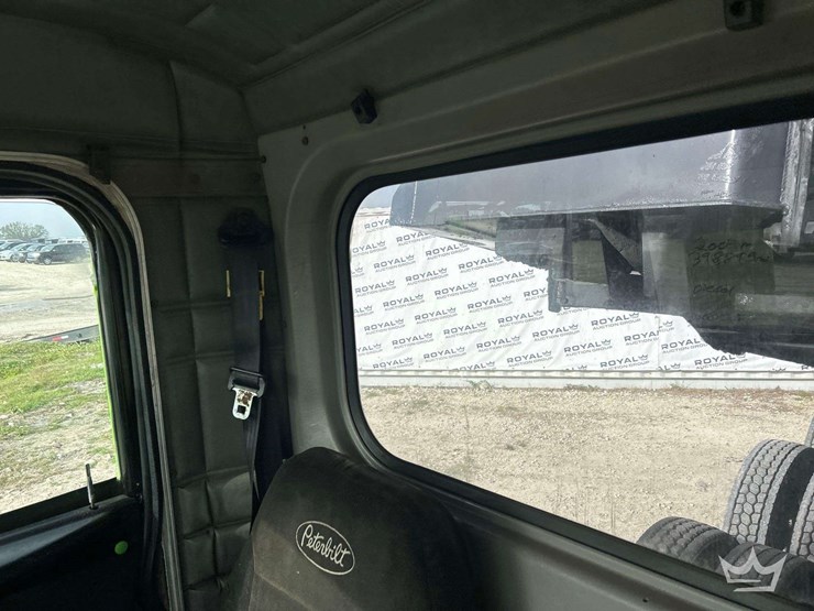 2004-peterbilt-357-image-19