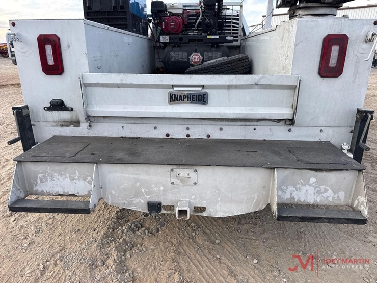 2016-chevrolet-silverado-3500-image-16