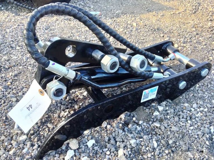 #44-•-mini-excavator-hydraulic-thumb-clamp-image-2