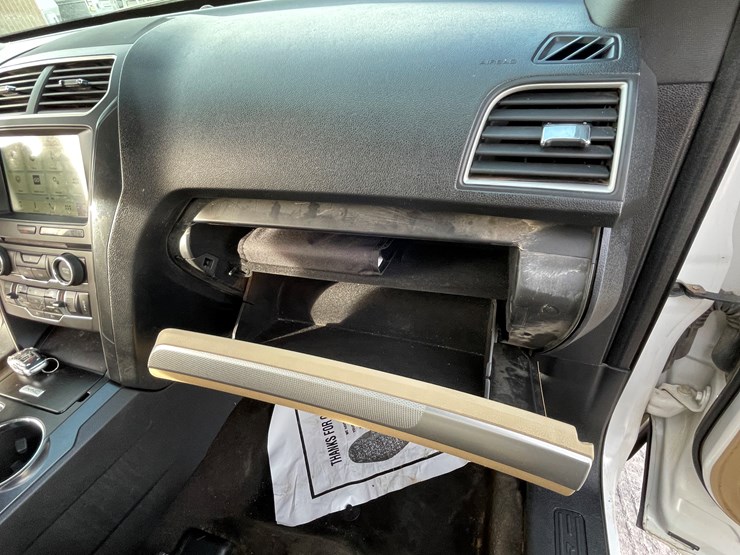 2017-ford-explorer-image-98