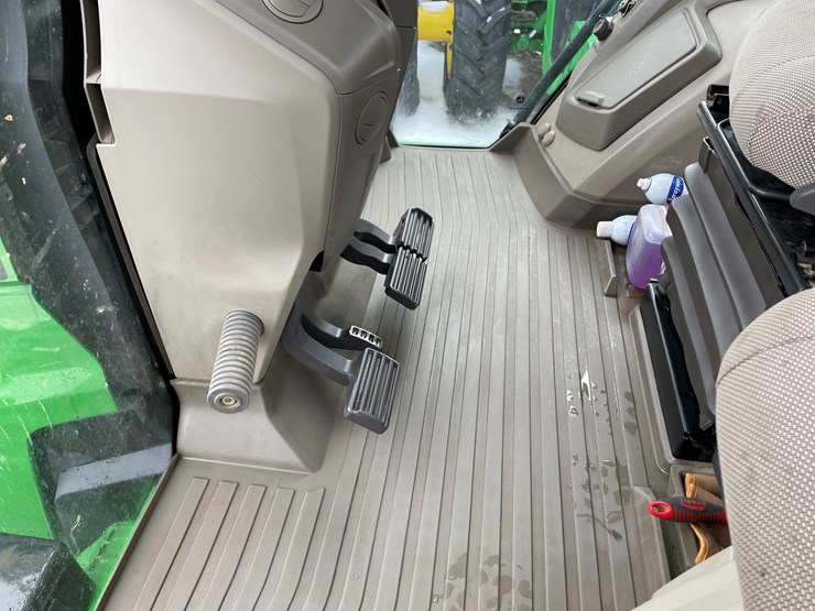 2020-john-deere-8r-340-image-56