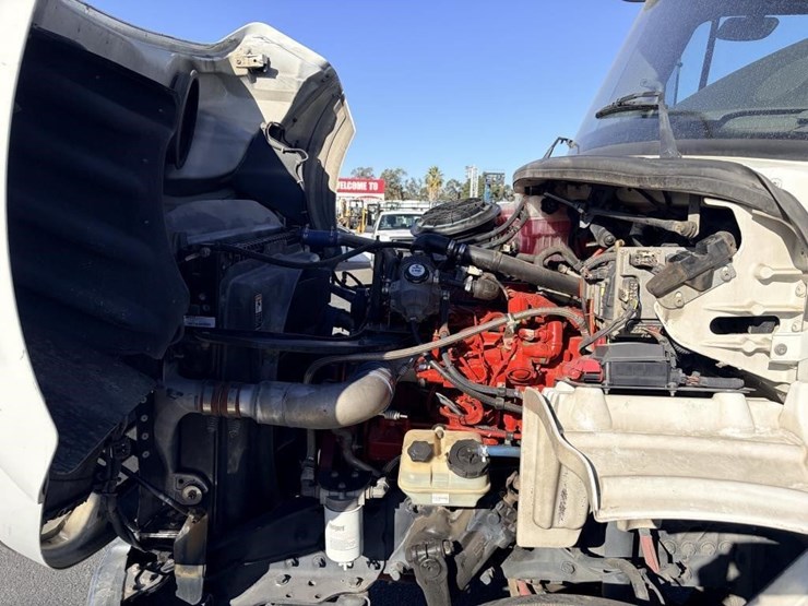 2012-freightliner-m2-semi-truck-tractor-image-6