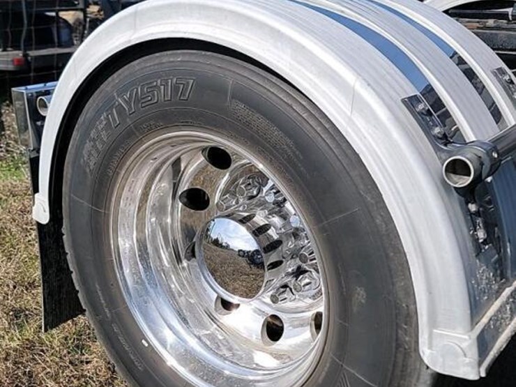 2020-kenworth-w900-image-10