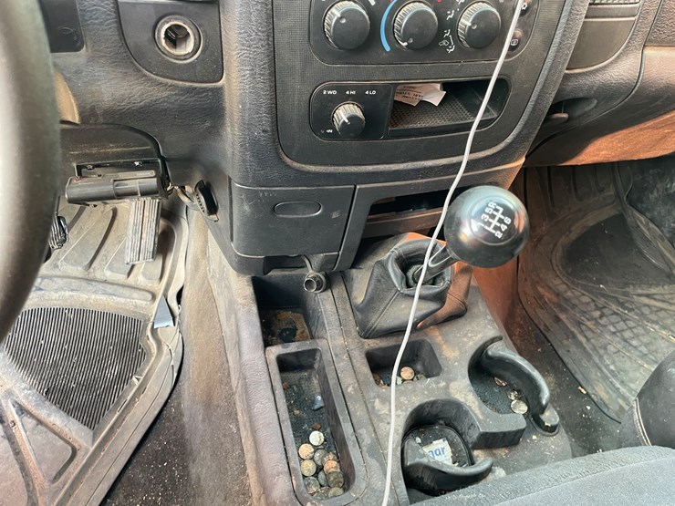 2004-dodge-3500-image-14