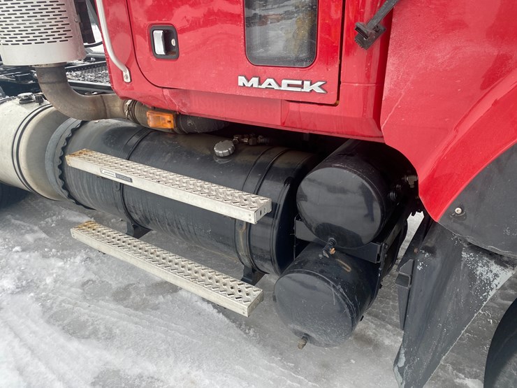 #302-•-2009-mack-gu713-semi-tractor-(has-wi-title)-(mosinee,-wi)-image-36