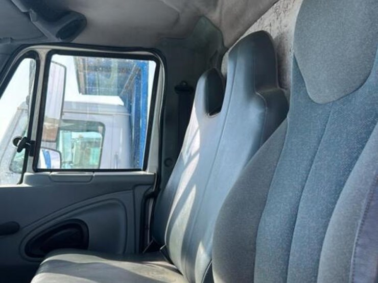 2004-international-durastar-4300-image-13