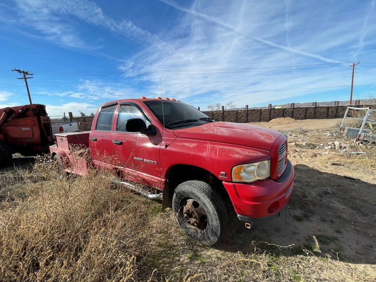 2004-dodge-3500-image-3