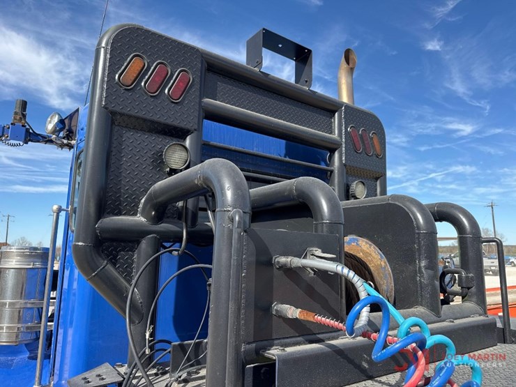 2013-kenworth-t800-image-13