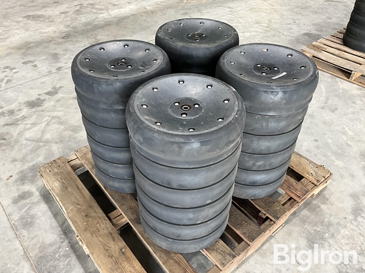 john-deere-xp-planter-row-unit-depth-gauge-wheels-image-3