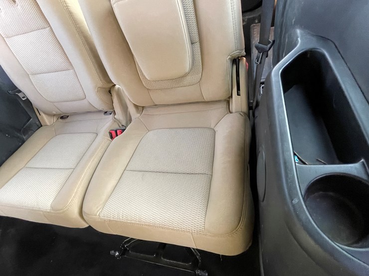 2017-ford-explorer-image-102