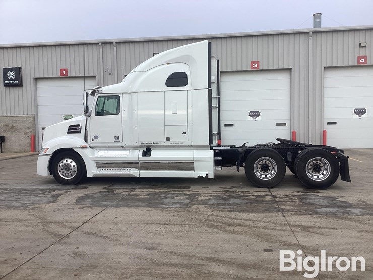 2022-western-star-5700xe-image-8