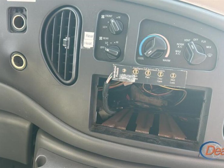 2005-ford-e350-image-18