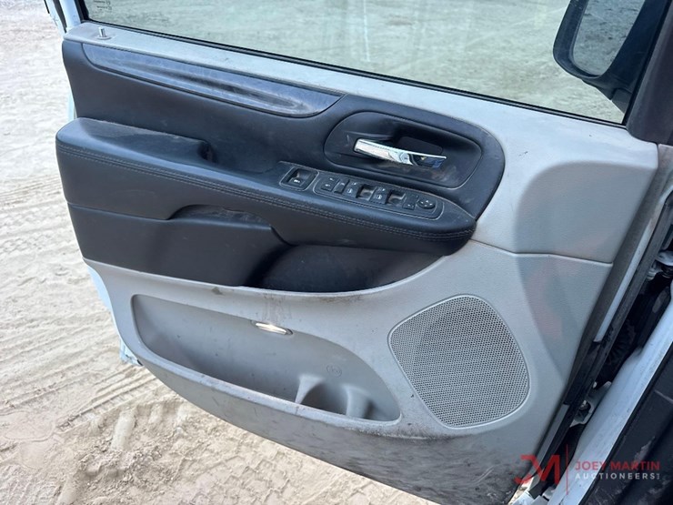 2019-dodge-grand-caravan-image-26