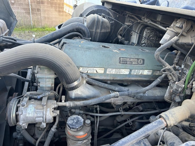 1999-volvo-vnl64t770-image-29