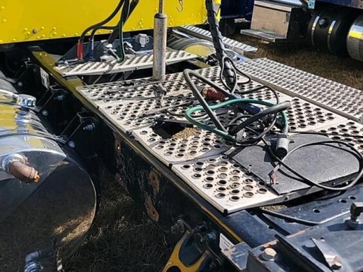 2020-kenworth-w900-image-16