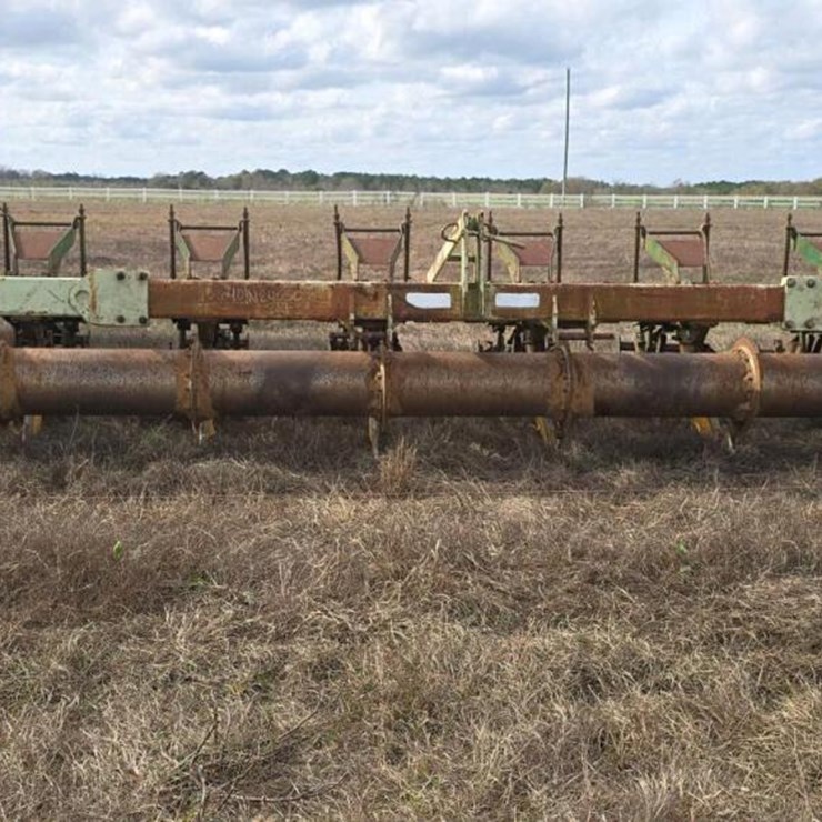 KMC STRIP TILL W/ COVER CROP ROLLER
