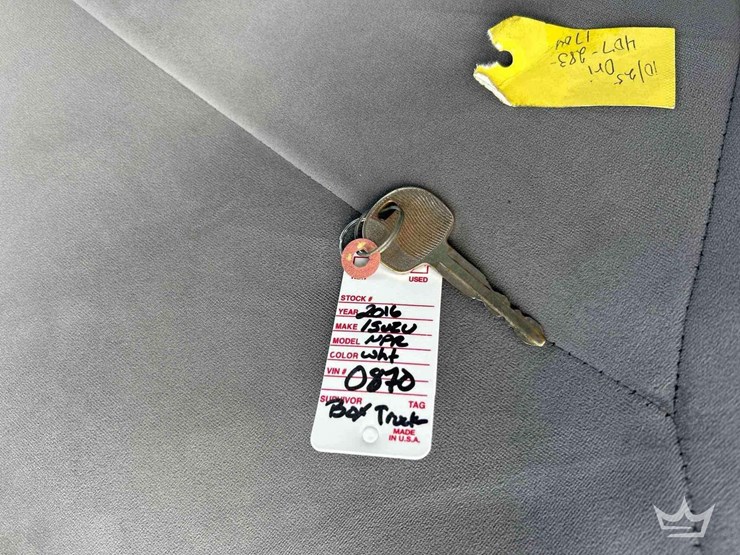 2016-isuzu-npr-image-26