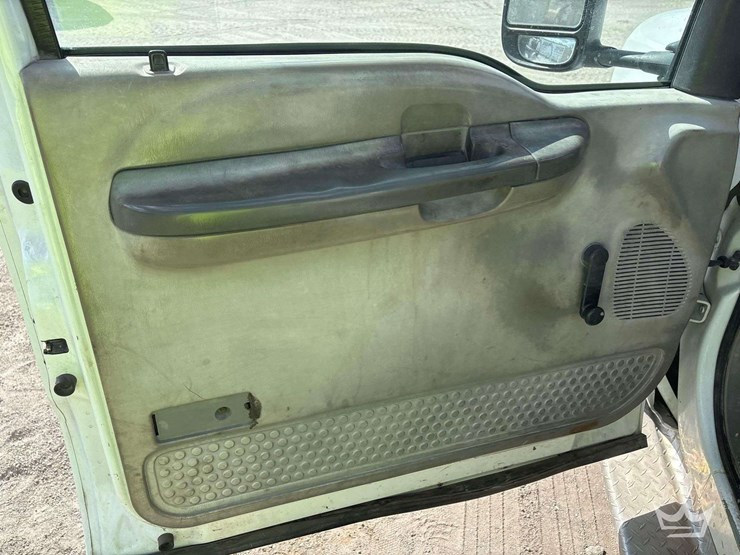 2001-liftmoore-6036-image-5