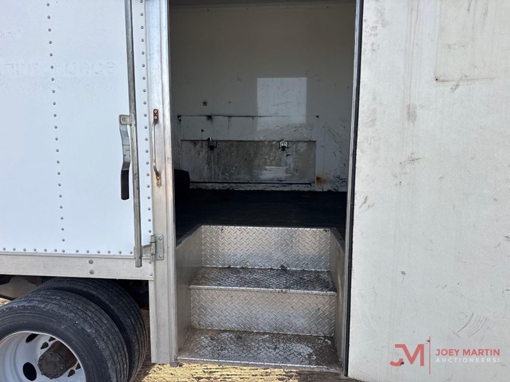 2016-ford-f550-xl-image-16