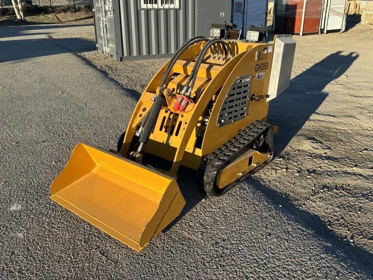 2025-aboss-gh350-skid-steertrack-loader-image-1