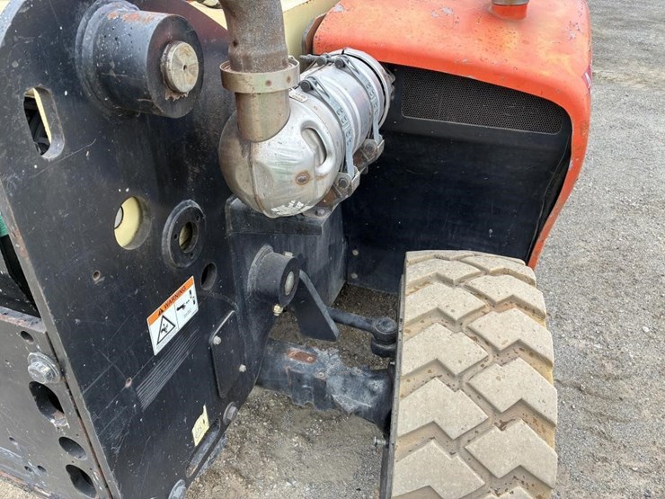 2015-jlg-g5-18a-image-10