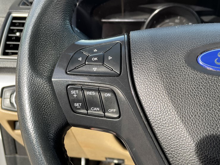 2017-ford-explorer-image-69