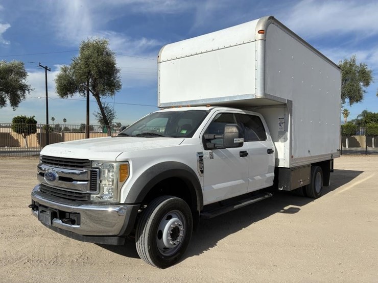 2017-ford-f550-xlt-image-1