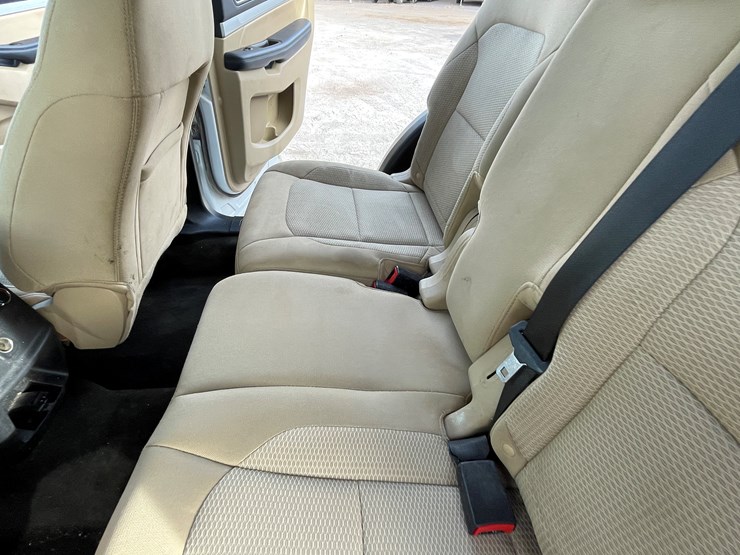 2017-ford-explorer-image-105