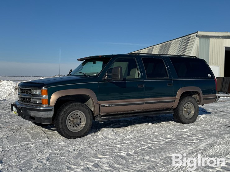1996-chevrolet-suburban-1500-image-1