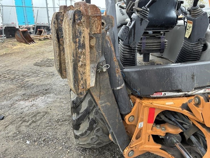 2019-case-580sn-image-16