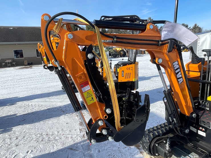 #134-•-miva-va13-mini-excavator-(mosinee,-wi)-image-10