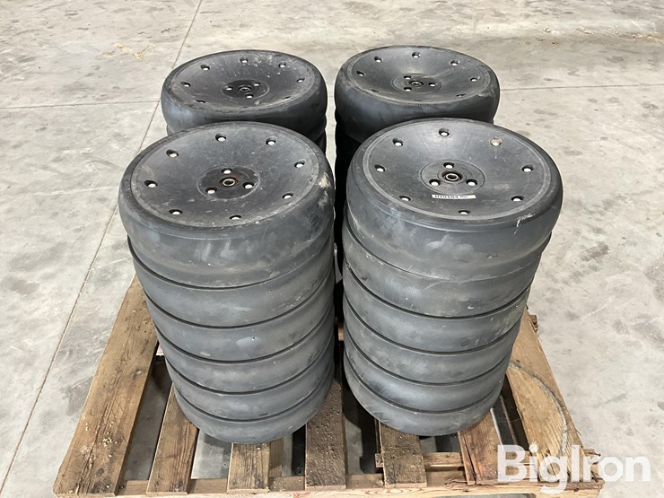 john-deere-xp-planter-row-unit-depth-gauge-wheels-image-2