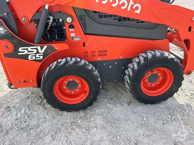 2020-kubota-ssv65-image-13