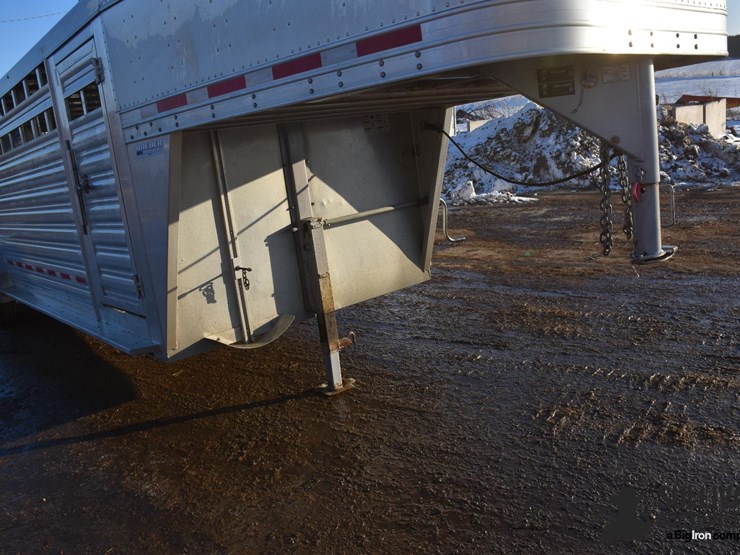 2019-featherlite-24'-t/a-aluminum-livestock-trailer-image-13