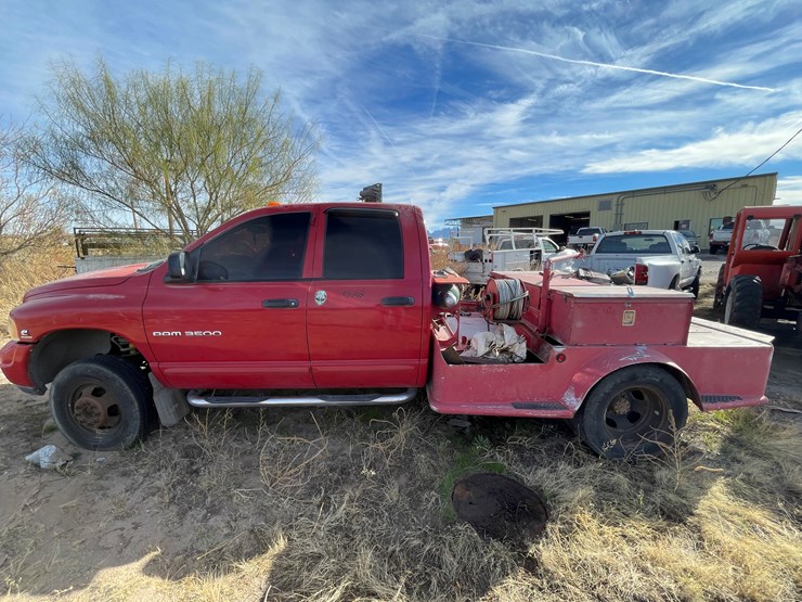 2004-dodge-3500-image-1