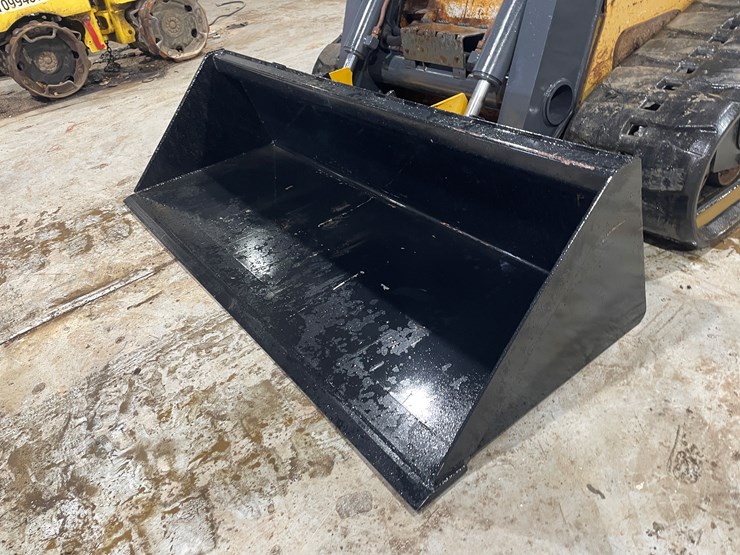 2011-john-deere-329d-image-14