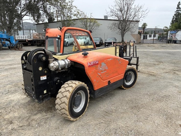 2015-jlg-g5-18a-image-3