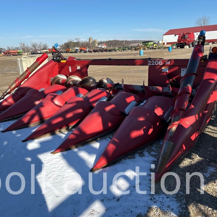 3082 - (2002) CASE 2206 6-ROW CORN HEAD (SN# HAJ0018059)