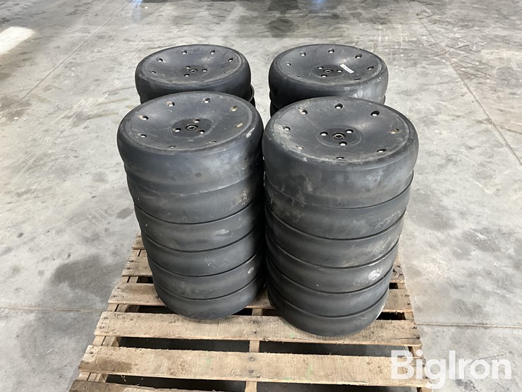 john-deere-xp-planter-row-unit-depth-gauge-wheels-image-2