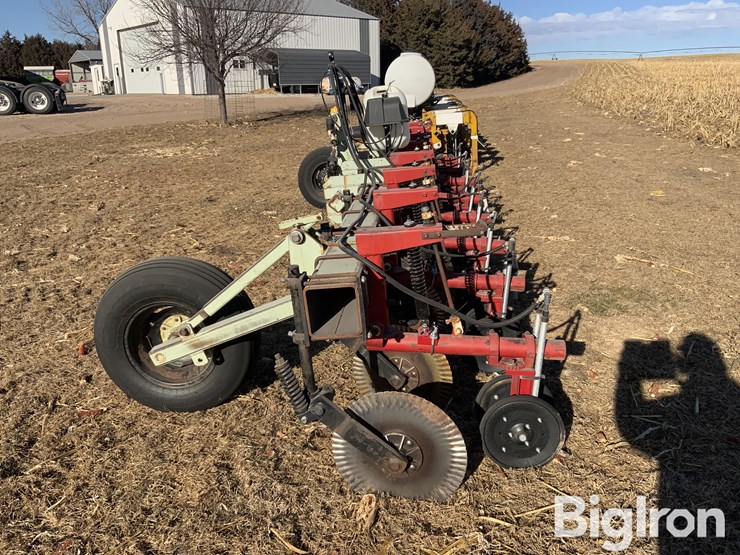 orthman-8r30-fertilizer-bar-image-8