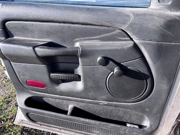 2003-dodge-150-image-12