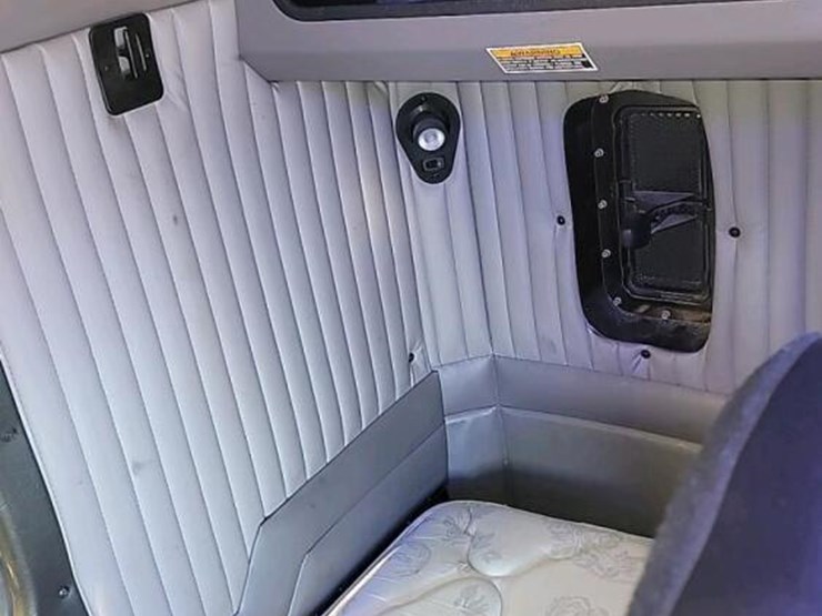 2020-kenworth-w900-image-21