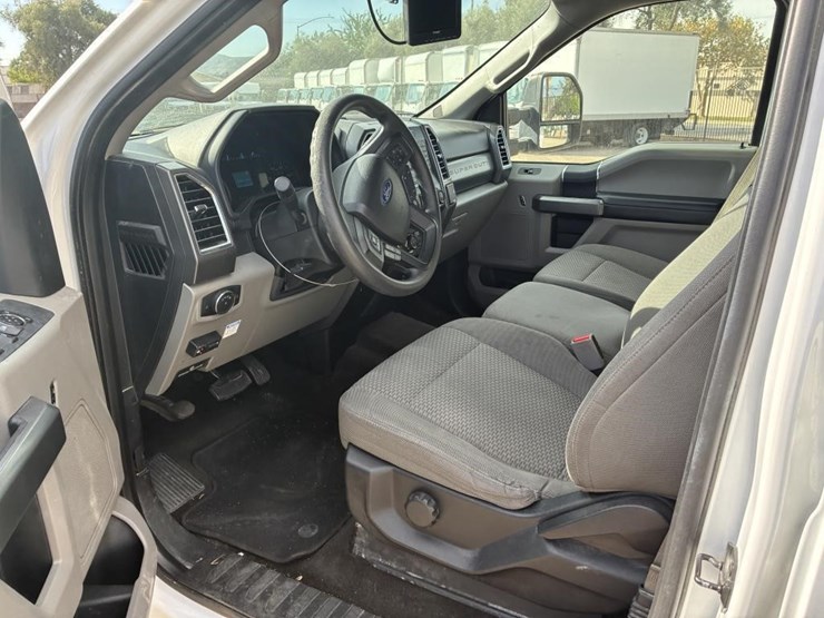 2017-ford-f550-xlt-image-16