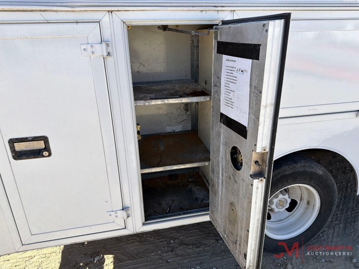 2013-chevrolet-3500-image-17