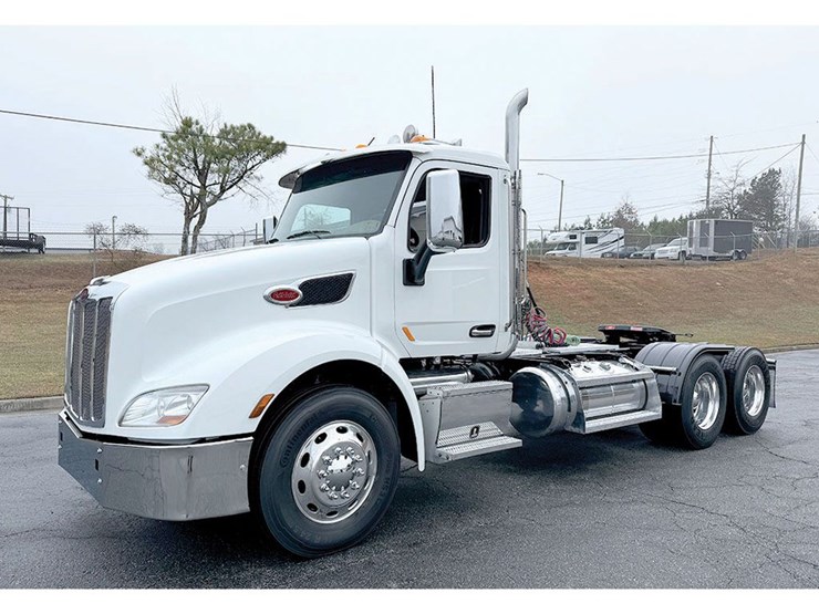 2020-peterbilt-579-image-2
